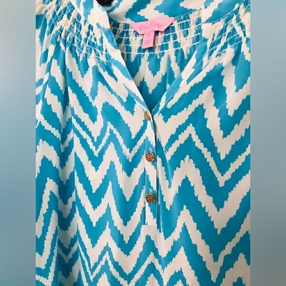 Lilly Pulitzer | blue and white 100% silk peasant top with gold logo buttons XS - Picture 6 of 7